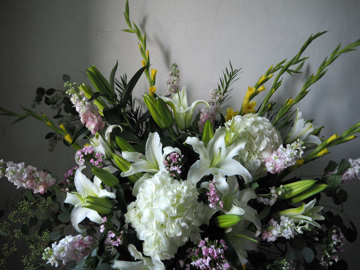 A Guide to Flower Etiquette for Funerals in Singapore